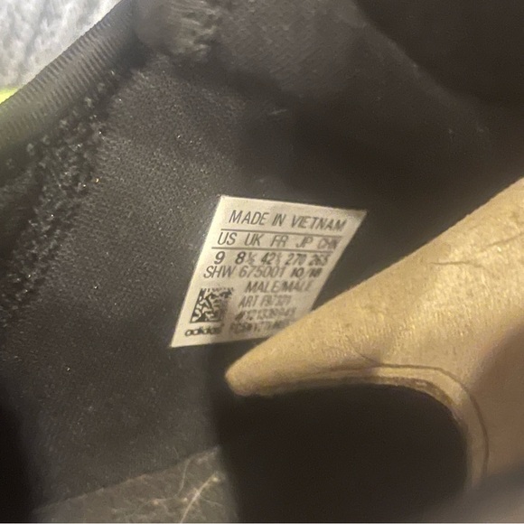 Men’s size 9, Adidas, NMD R1 - Picture 5 of 6